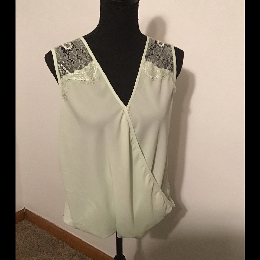 V-neck lace combo top